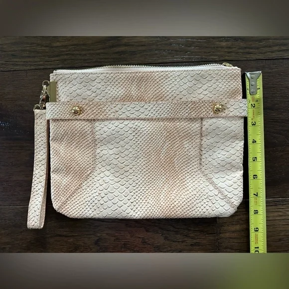 The LIMITED Snakeskin Like Cream Textured Clutch - Picture 5 of 7